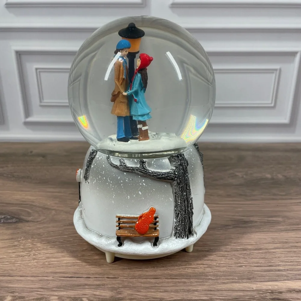 Romantic Couple Snow Globe Musical Light Up‎ Winter Scene Snowman Christmas Gift